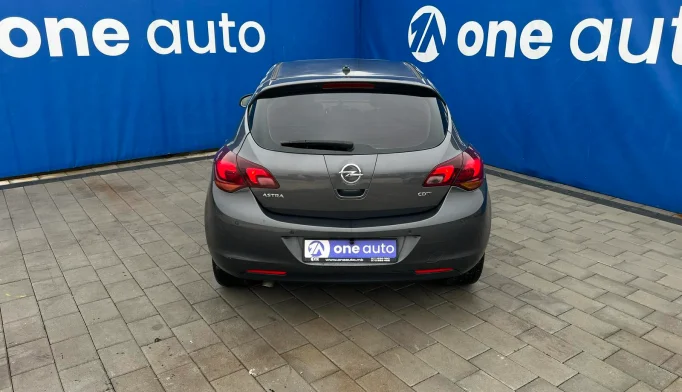 Opel Astra  - 2010