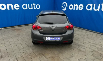 Opel Astra  - 2010
