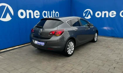 Opel Astra  - 2010
