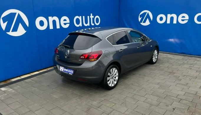 Opel Astra  - 2010