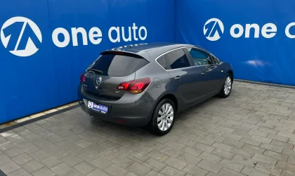 Opel Astra  - 2010