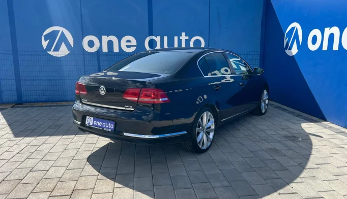 Volkswagen Passat  - 2011