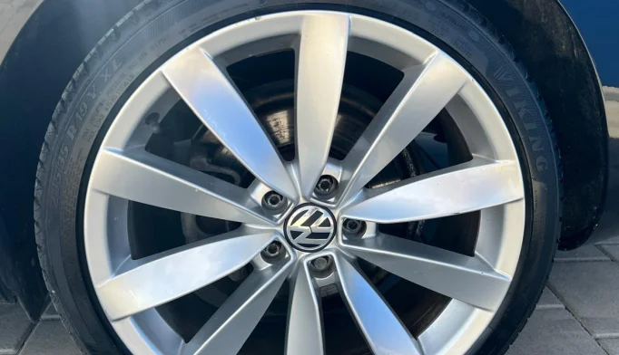 Volkswagen Passat  - 2011