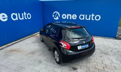 Peugeot 208  - 2012