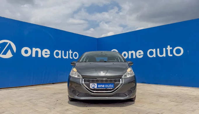 Peugeot 208   - 2013