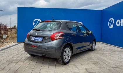 Peugeot 208  - 2013